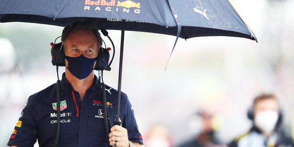 F1, Horner: "Mercedes fa pressione sulla Red Bull"