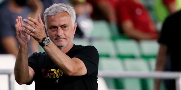 Roma, il bilancio di Mourinho sul mercato: “Sorpreso da Dzeko, felice dell’attacco”