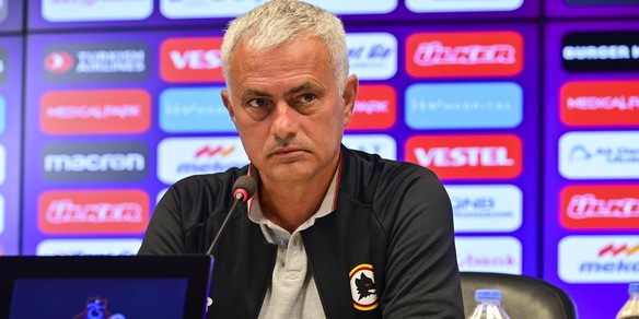 Roma, Mourinho: “Non ho il diritto di chiedere altro dal mercato. Abraham convocato”