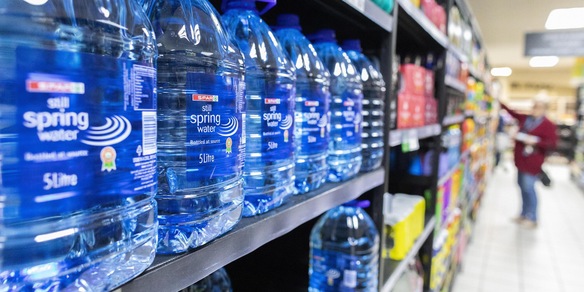 Follia a Roma: spara a un addetto della sicurezza di un supermercato