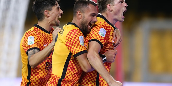 Benevento show, il Lecce crolla a Cremona. Solo pari per il Crotone