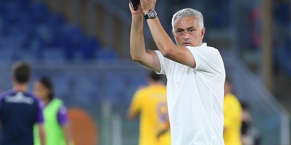 Mourinho: “Peccato non ci sia la squadra in campo durante l’inno della Roma”