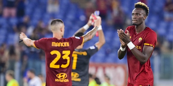 Abraham pazzo di Roma: “Bravi ragazzi, prima vittoria. Tifosi? Sostegno incredibile”