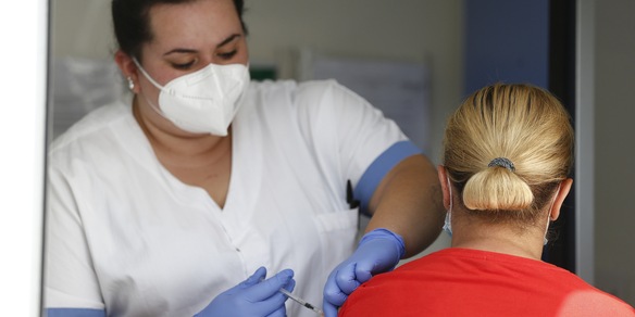 Vaccino Covid, Moderna pronta a chiedere autorizzazione per terza dose