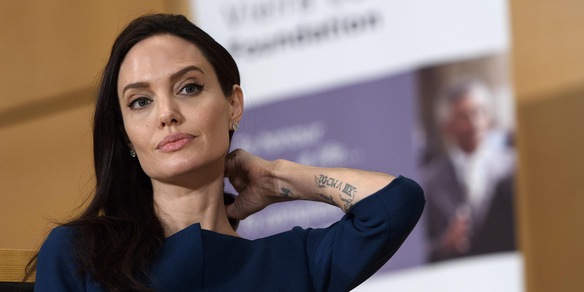 Angelina Jolie ancora contro Brad Pitt: "Paura per i miei figli"