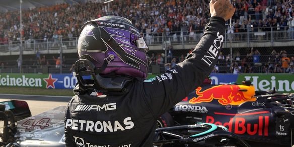 F1, Hamilton: "Ho dato tutto, Verstappen merita la pole"