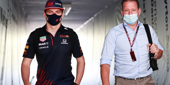 F1, il padre di Verstappen: "Spero che il pubblico non fischi Hamilton"