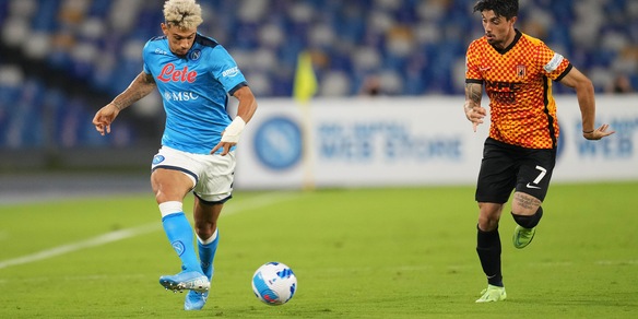 Napoli, si ferma Malcuit: stiramento al polpaccio sinistro
