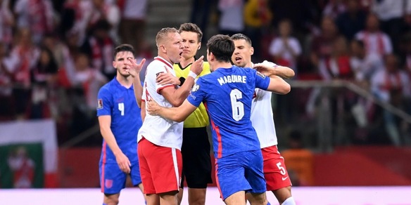 Polonia-Inghilterra, Glik on fire: colpi proibiti, insulti e rissa sfiorata Polonia-Inghilterra, Glik on fire: colpi proibiti, insulti e rissa sfiorata