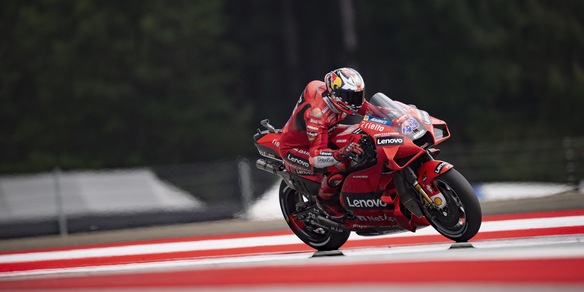 MotoGp, Gp Aragon: Miller comanda le FP2, Rossi ancora lontano