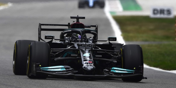 F1, prove libere 1 Gp Italia: Hamilton davanti a Verstappen, Sainz settimo