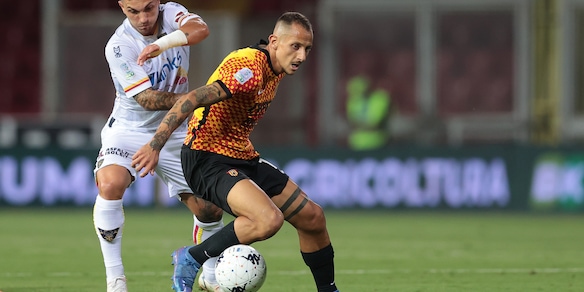 Serie B, Benevento-Lecce 0-0: il palo ferma Strefezza