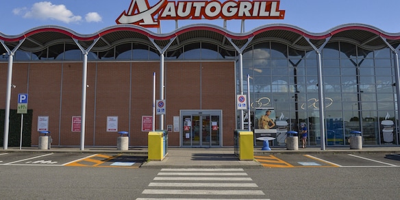 Nettuno, spari in pieno giorno in un autogrill