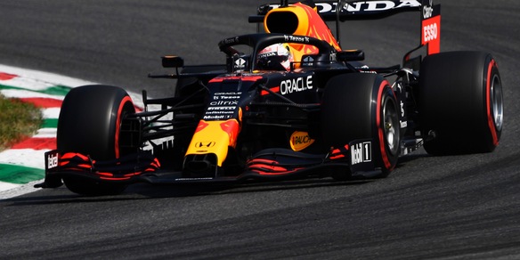 F1, Gp Italia: Bottas vince la sprint race ma partirà in fondo, pole di Verstappen