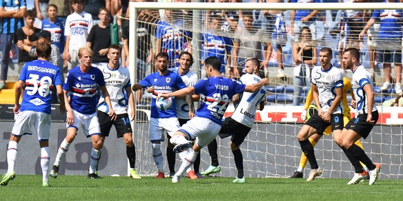 Sampdoria, l'auto del segretario Ienca assalita da teppisti