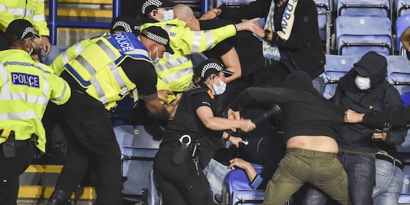 Napoli, arrestati 12 tifosi per gli scontri di Leicester