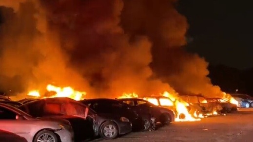 Indianapolis, devastate dalle fiamme 40 auto destinate all'asta