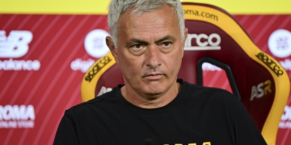 Mourinho: "Chance per Viña e Mkhitaryan. Reintegro esuberi? No, meglio Tripi"