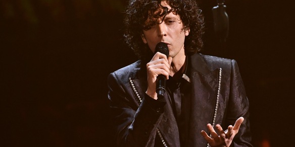 Ermal Meta furioso dopo il comizio affollatissimo di Conte