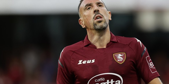Salernitana, Ribery si ferma in allenamento: trauma alla caviglia