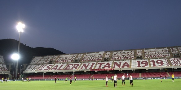 Salernitana-Verona, sale sul prato dell'Arechi per scaramanzia