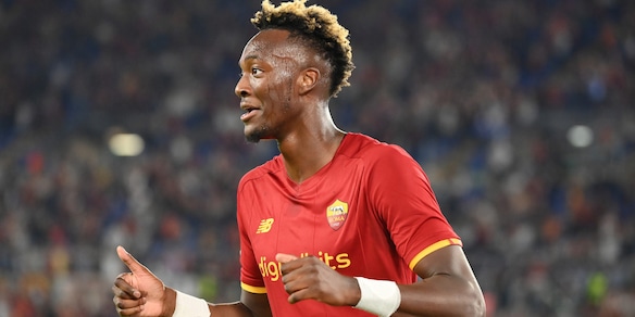 Abraham pazzo per l’inno della Roma: accompagna l’urlo dell’Olimpico con le mani