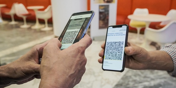 Roma, il medico dei Vip dava Green Pass falsi a chi pagava