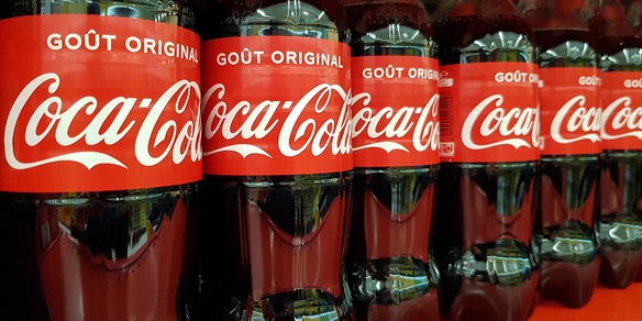 Beve una bottiglia di Coca-Cola e muore: clamoroso in Cina