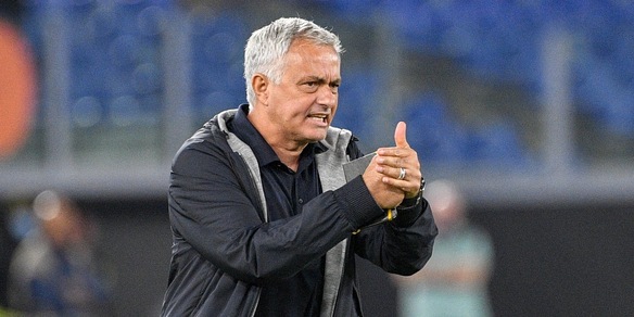 Roma, Mourinho: "Derby senza Pellegrini? L'arbitro ha fatto una cag..."