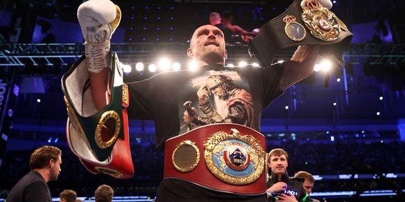 Boxe, Mondiali massimi: Usyk nuovo campione, ko Joshua a sorpresa