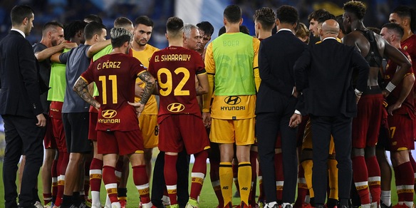 Roma, Mourinho e il discorso alla squadra dopo il ko nel derby