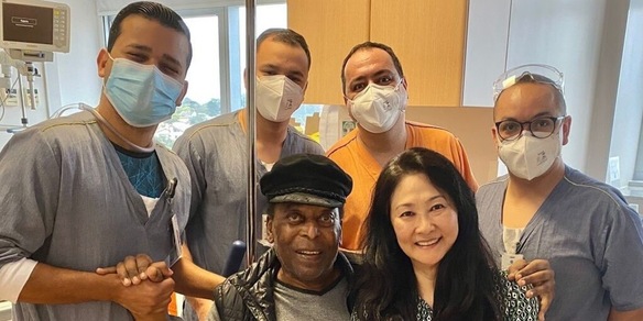 Pelé dimesso dall'ospedale: "Di nuovo a casa, sono felice"