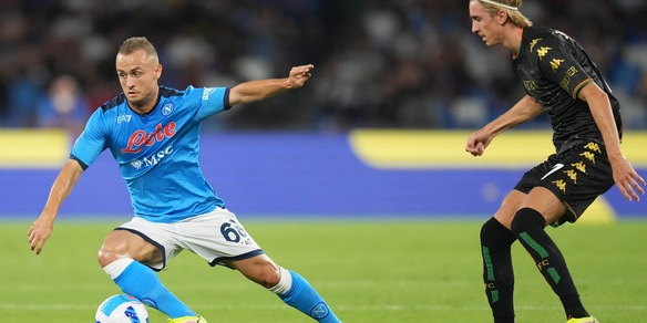 Napoli, terapie e personalizzato in campo per Lobotka