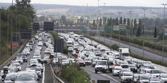 Roma, incidente sul raccordo: quattro feriti, uno è grave