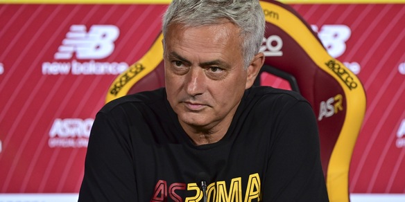 Mourinho: "Pellegrini un simbolo, il rinnovo è un bene per lui e per la Roma"