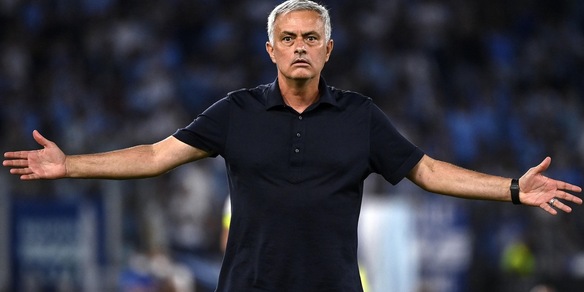 Mourinho attacca: "Arbitro e Var, così è troppo. Derby rovinato"