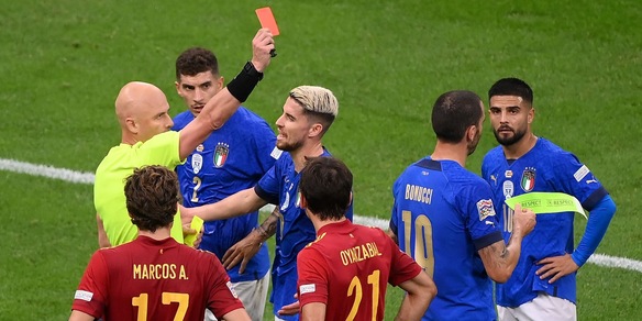 Moviola Italia-Spagna: ok l'espulsione di Bonucci, manca il giallo a Gavi