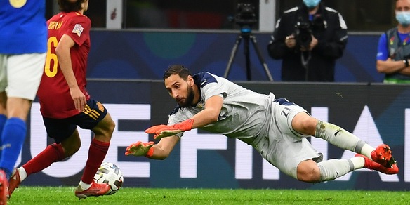 Donnarumma dribbla i fischi: "Italia battuta, ma a testa alta"