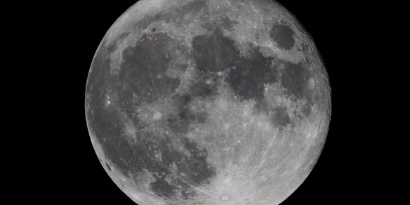 Vulcani sulla Luna, la clamorosa scoperta grazie a campioni di rocce