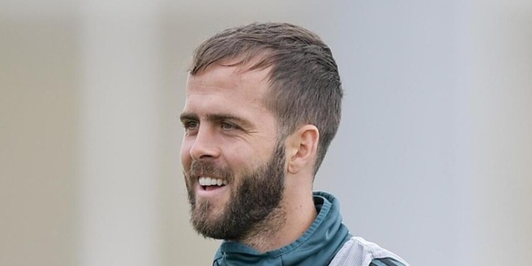 Pjanic fa sognare i tifosi della Juve: la visita alla Continassa