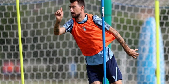 Lazio, l'allenamento: riecco Acerbi, palestra e campo per Immobile