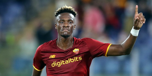 Abraham stringe i denti per la Juve: il piano della Roma per farlo giocare