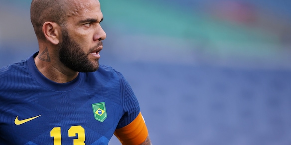 "Dani Alves si propone, ma il Barcellona dice di no"