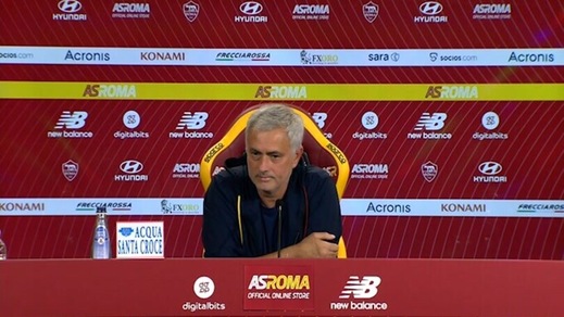 Mourinho: "Noi lottiamo per vincere la Conference, loro per la Champions"