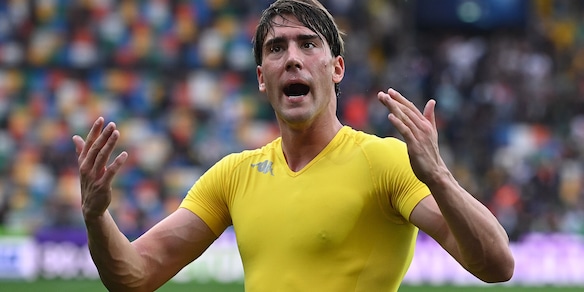 "Sirene inglesi per Vlahovic: duello Newcastle-Tottenham"