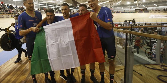 Mondiali, Ganna trascina l'Italia: oro nell'inseguimento a squadre