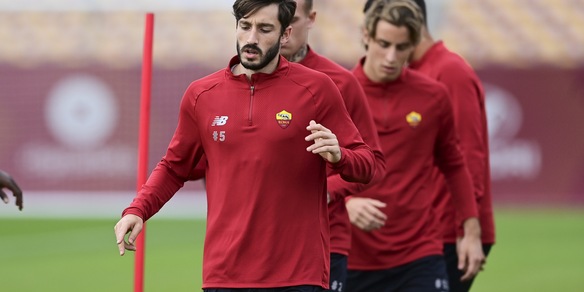 Roma, Mourinho ritrova i terzini: Viña e Calafiori si allenano col gruppo