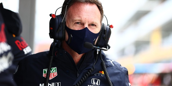 F1, Horner: "La power unit della Mercedes dimostra che hanno problemi"