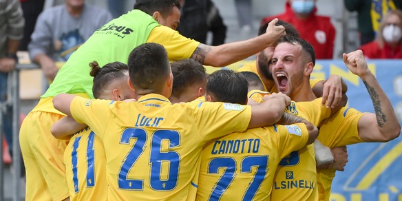 Serie B, Frosinone: Grosso sorride con Gatti e Ricci: 2-1 all'Ascoli