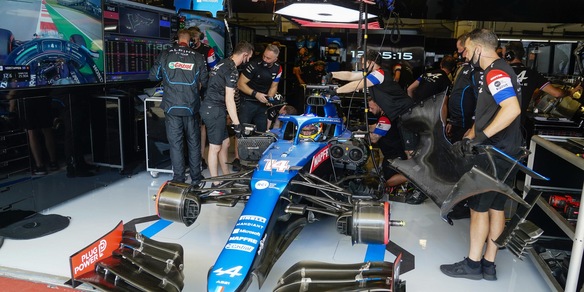 F1, cambio di power unit per Fernando Alonso: scatterà dal fondo a Austin